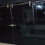 زجاج أسود — لين الضياء
