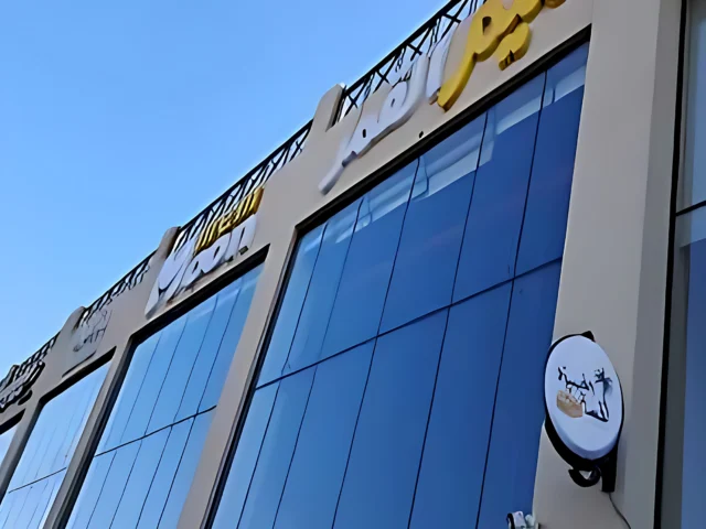 لافتات المحلات